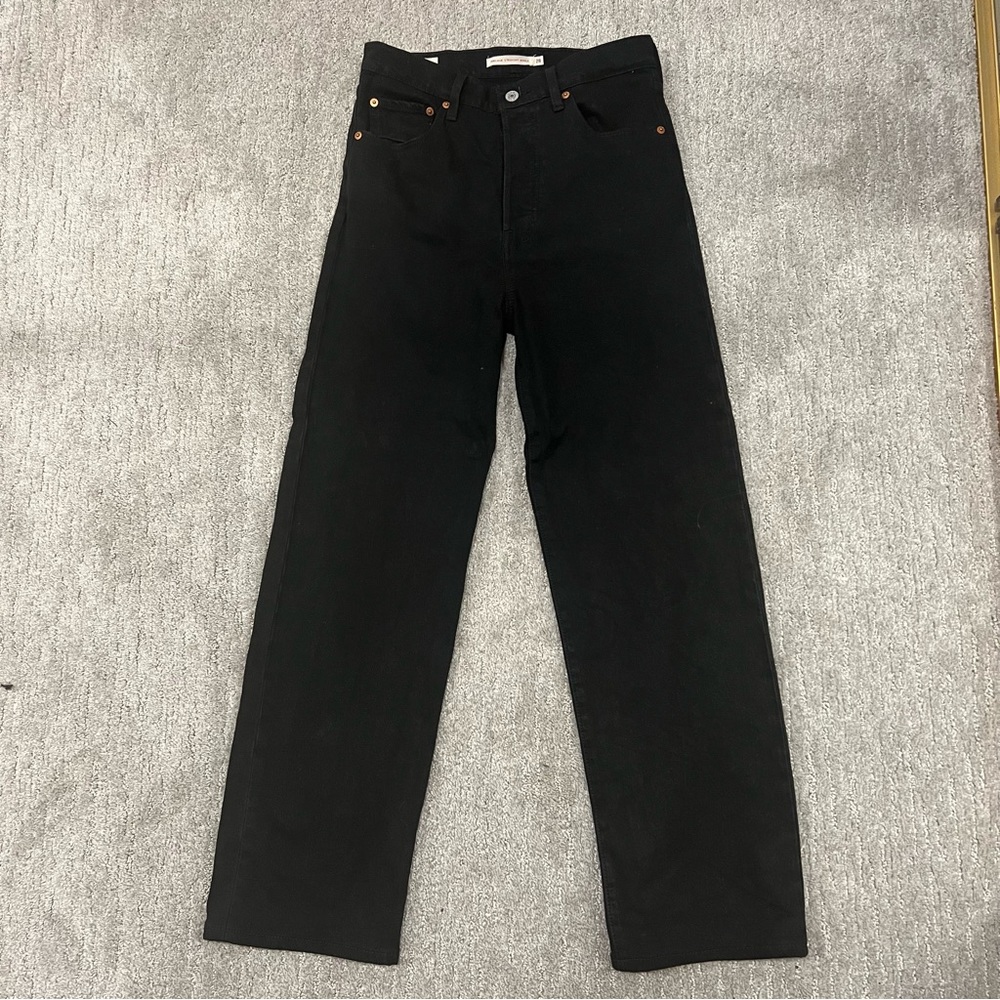 Black ribcage straight ankle Levi’s jeans